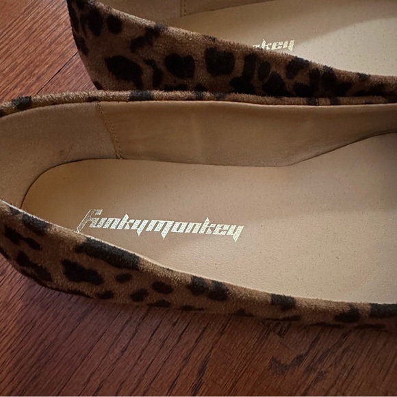 Chic Leopard Print Women's Ballet Flats - Picture 2 of 7